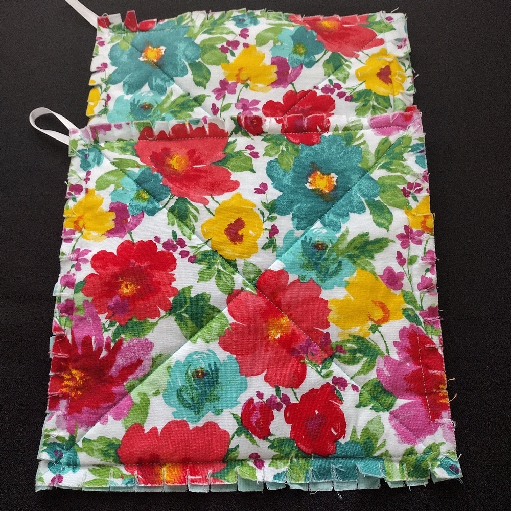 Pioneer Woman Breezy Blossom Raggy Pot holders set of 2 Handmade - Picture 2 of 2